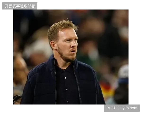 纳格尔斯曼将基米希固定在右后卫位置以稳定防线，同时激活劳姆的左路传中能力